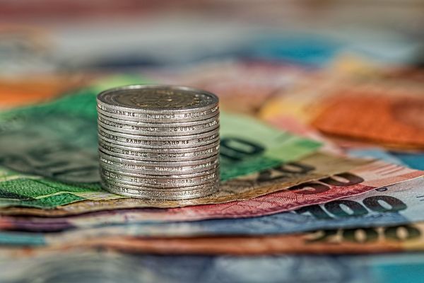 Jak wprowadzić dzieci w świat finansów? Przydatne materiały edukacyjne